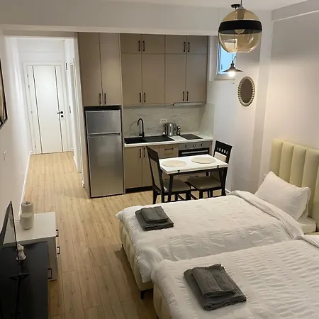 Tirana Stay Suites דירה *