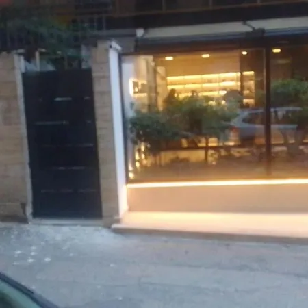 Tirana Stay Suites * טיראנה